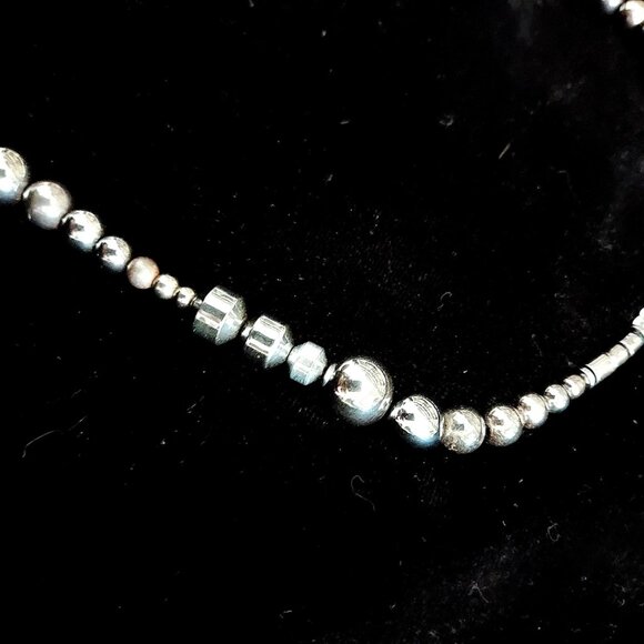 Detailed Hematite Necklace - Picture 5 of 5